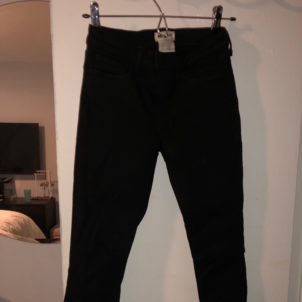 Black cropped jeans!